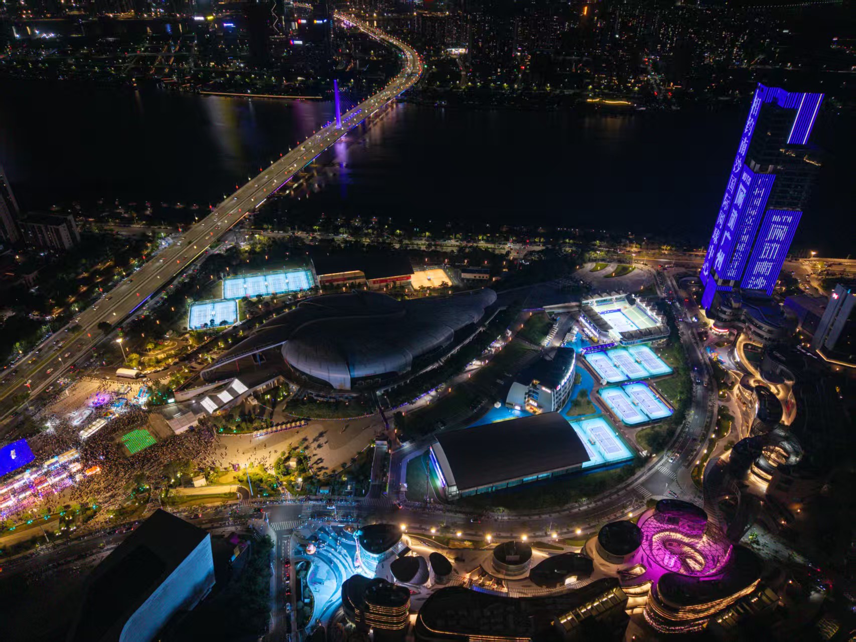 2025广州国际女子网球公开赛夜景灯光秀美图赏析